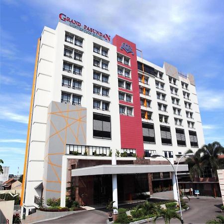 Grand Pasundan Convention Hotel Bandung Exterior photo