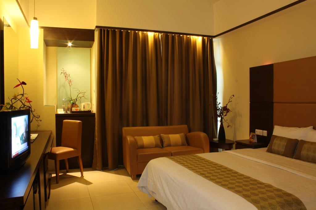 Grand Pasundan Convention Hotel Bandung Exterior photo