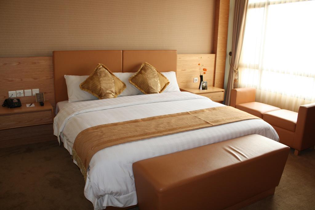 Grand Pasundan Convention Hotel Bandung Exterior photo