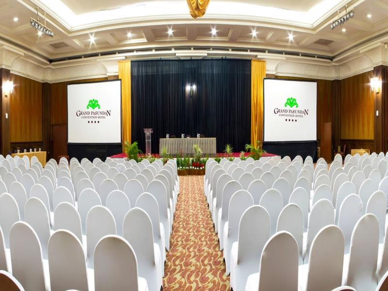 Grand Pasundan Convention Hotel Bandung Exterior photo