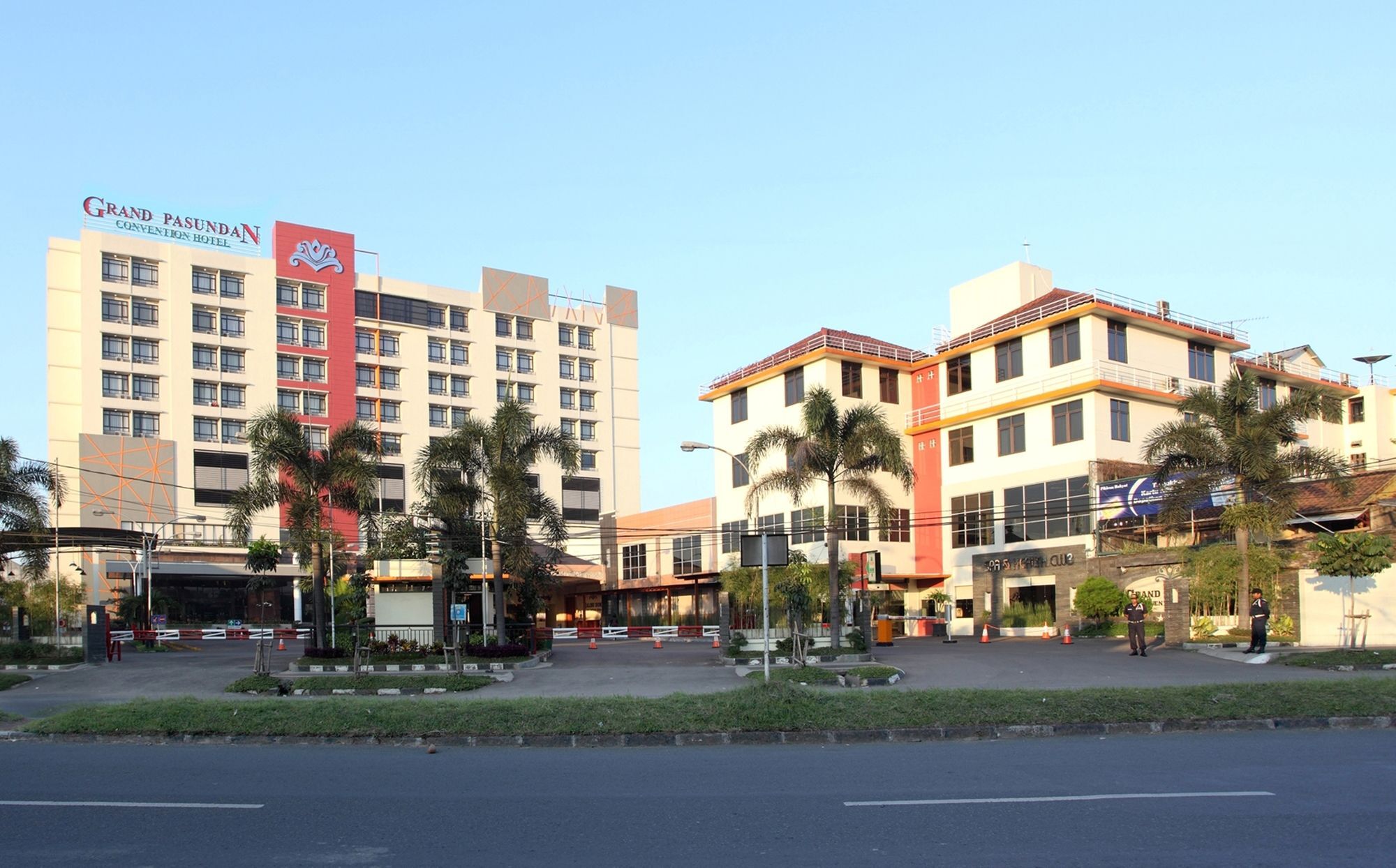 Grand Pasundan Convention Hotel Bandung Exterior photo
